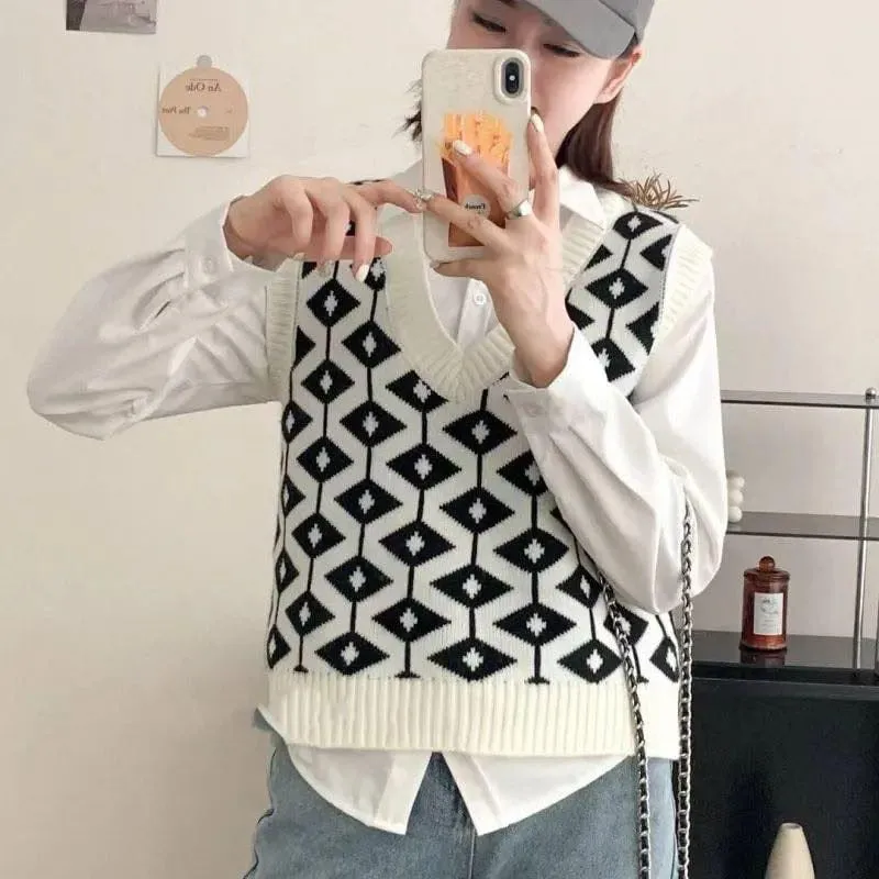 Diamond-shaped knitted vest vest