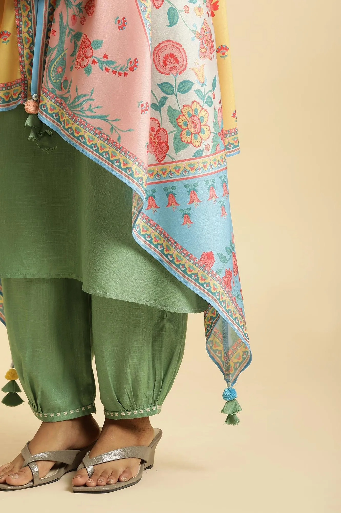 Green Solid Kurta, Printed Gilet And Gathered Pants Set