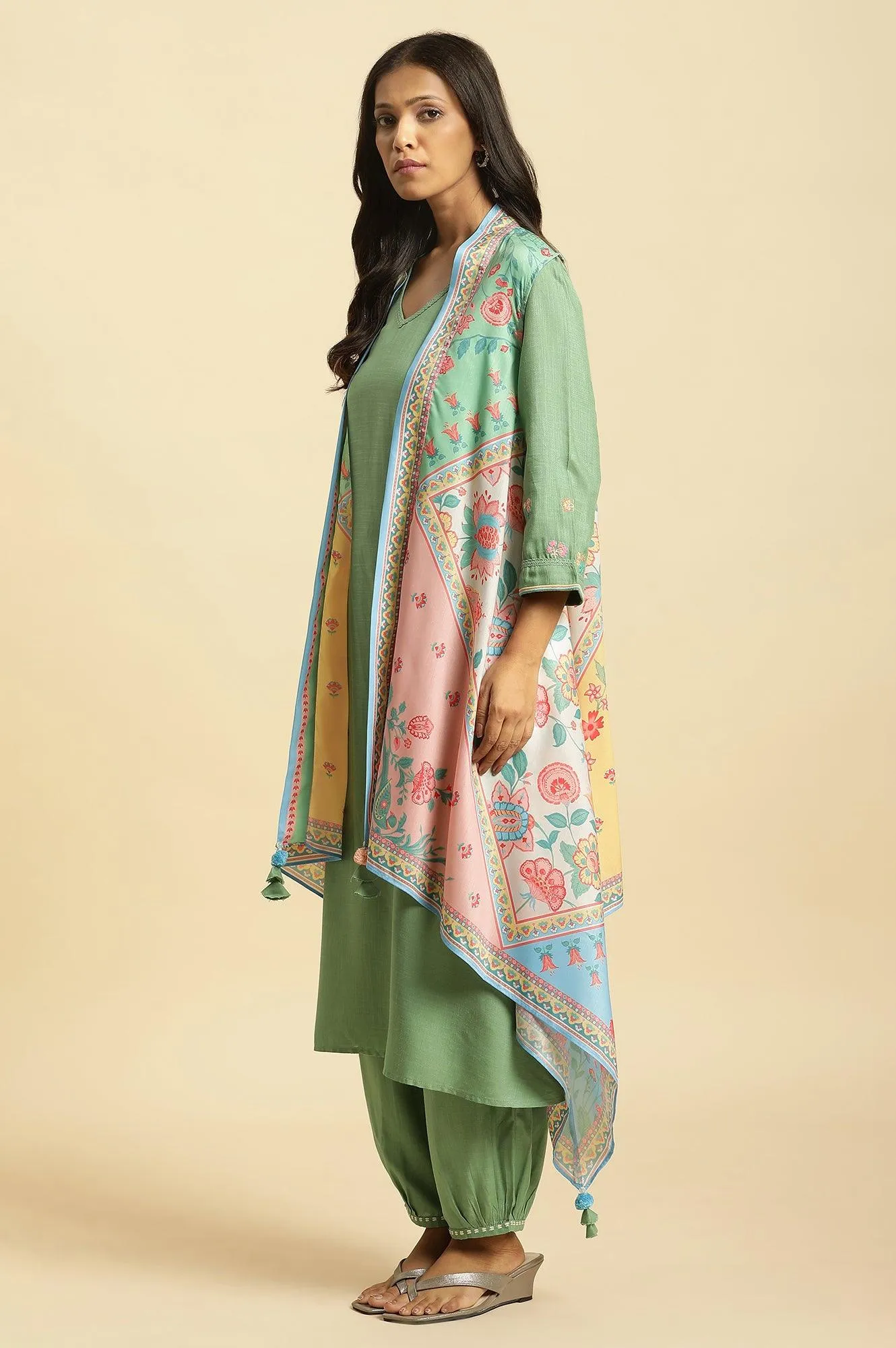 Green Solid Kurta, Printed Gilet And Gathered Pants Set