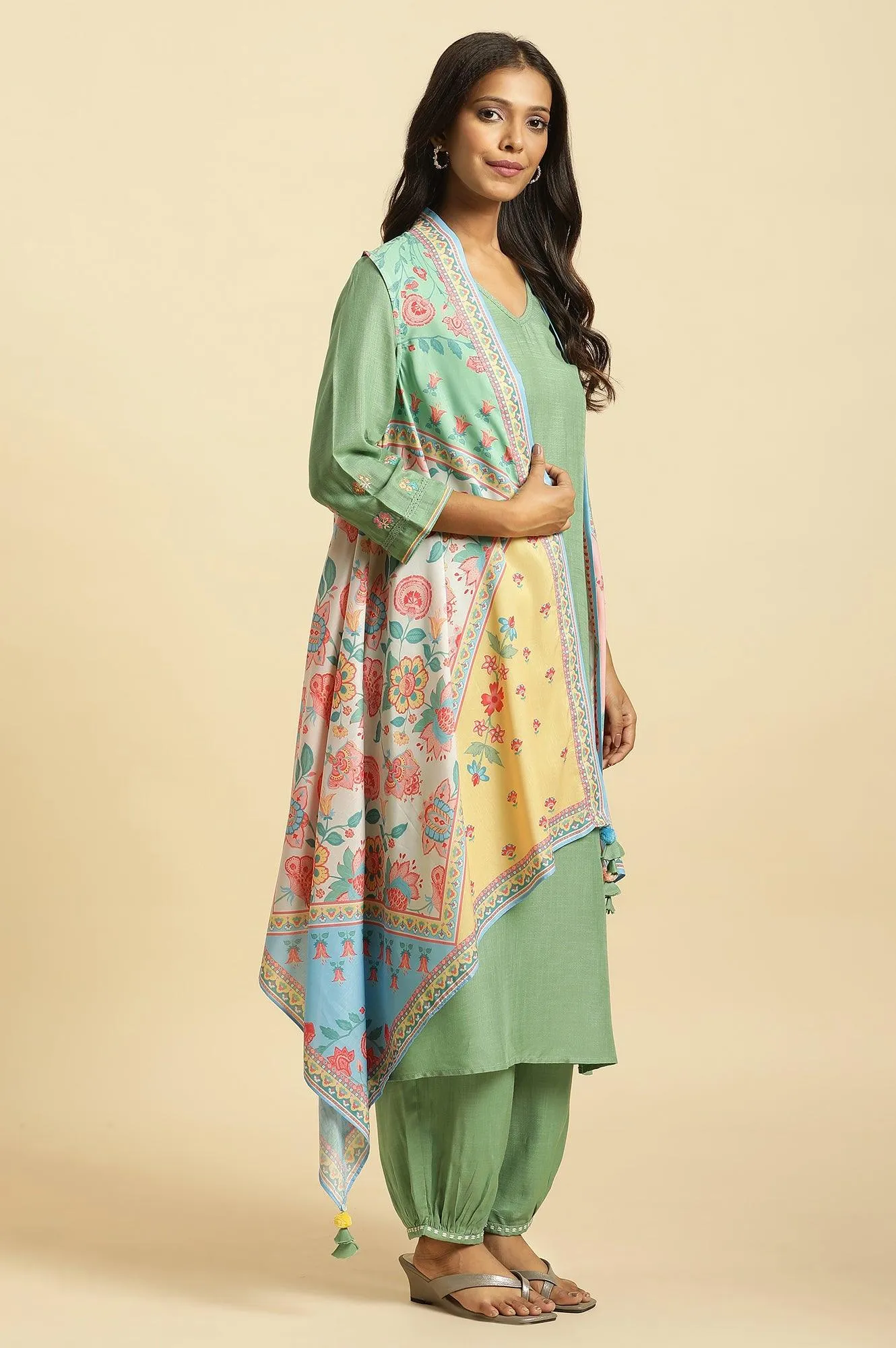 Green Solid Kurta, Printed Gilet And Gathered Pants Set