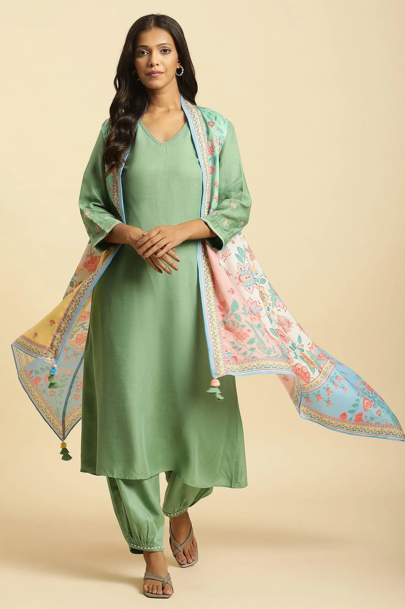 Green Solid Kurta, Printed Gilet And Gathered Pants Set