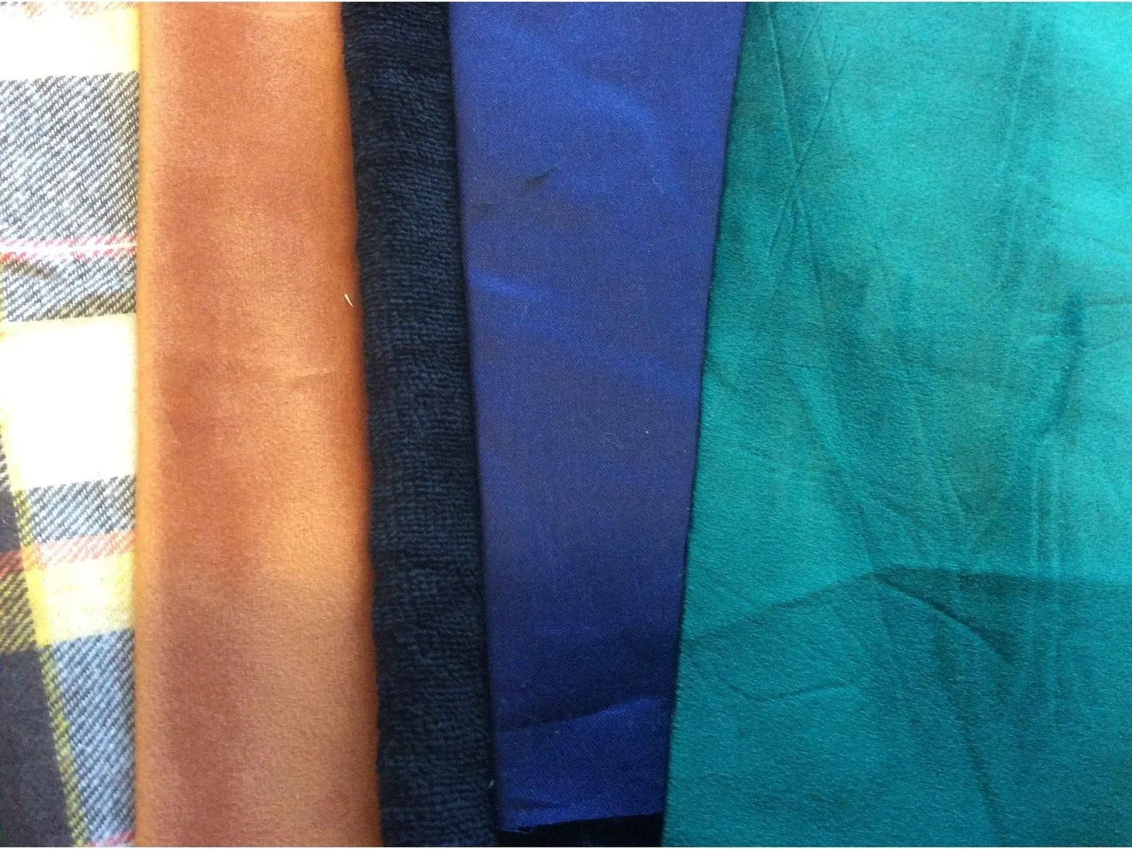 MIXED Remnant Pack  - 950g (approx) of pieces of  Fabrics  for patchwork and similar projects
