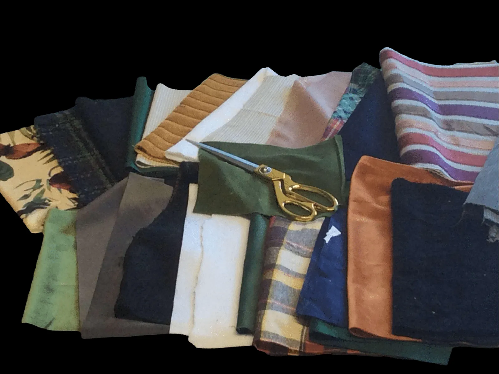 MIXED Remnant Pack  - 950g (approx) of pieces of  Fabrics  for patchwork and similar projects