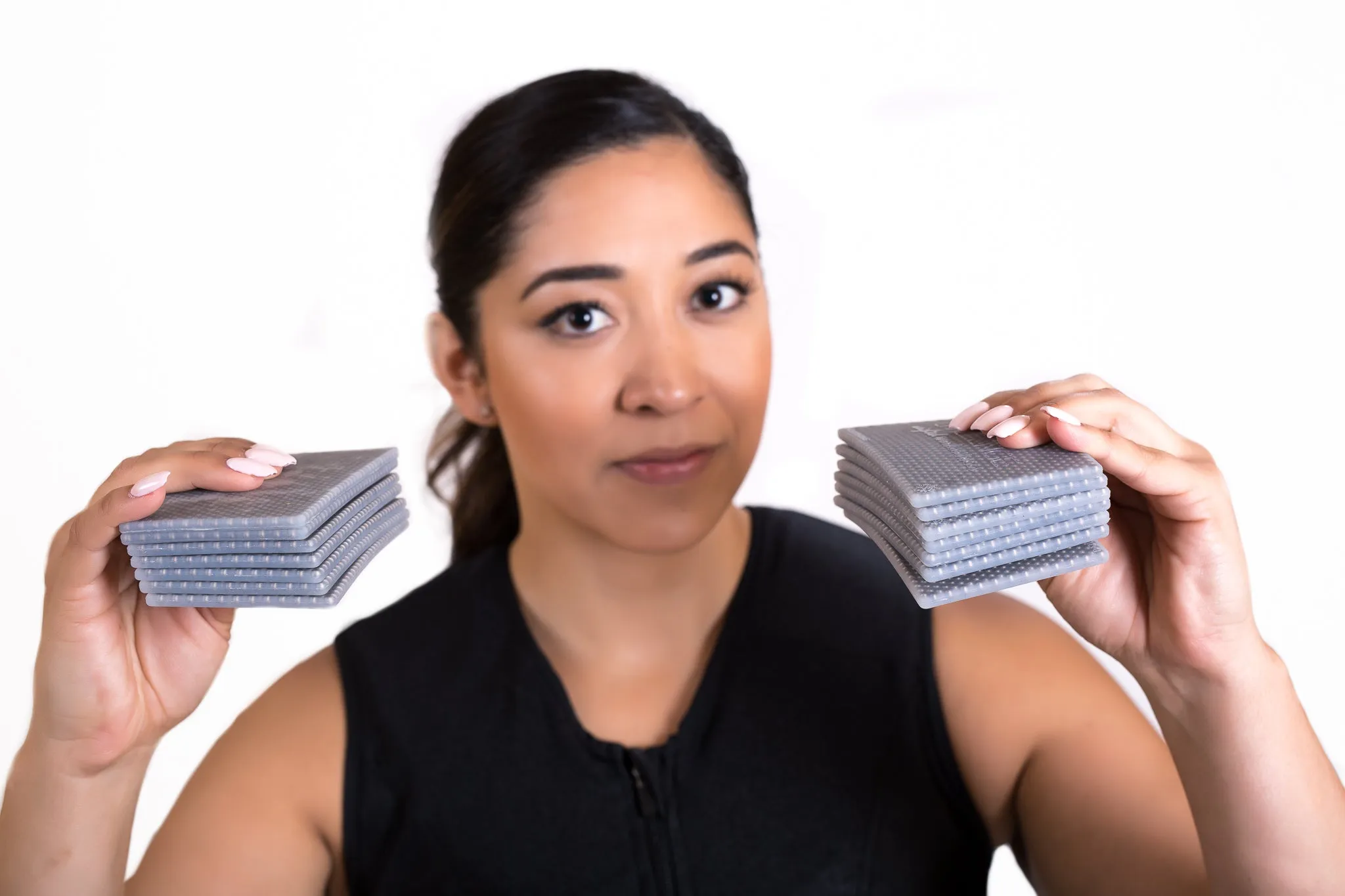 WEIGHT VEST - POWER BLACK (4 lbs of Weight Thins ™ included)